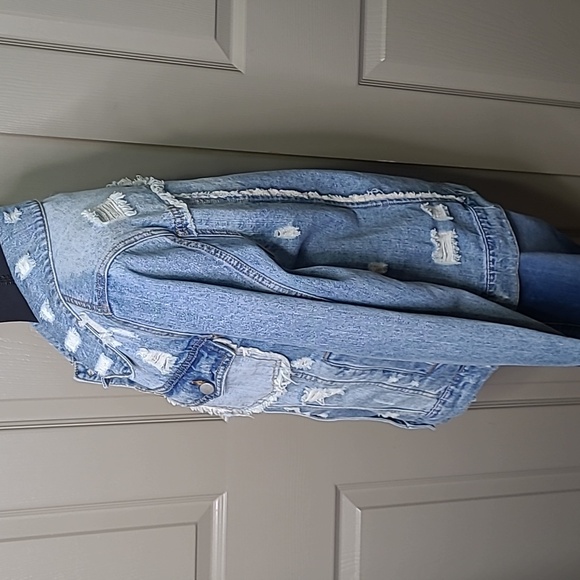 Daytrip Light Blue Distressed Denim Jacket Size Medium - Picture 4 of 8